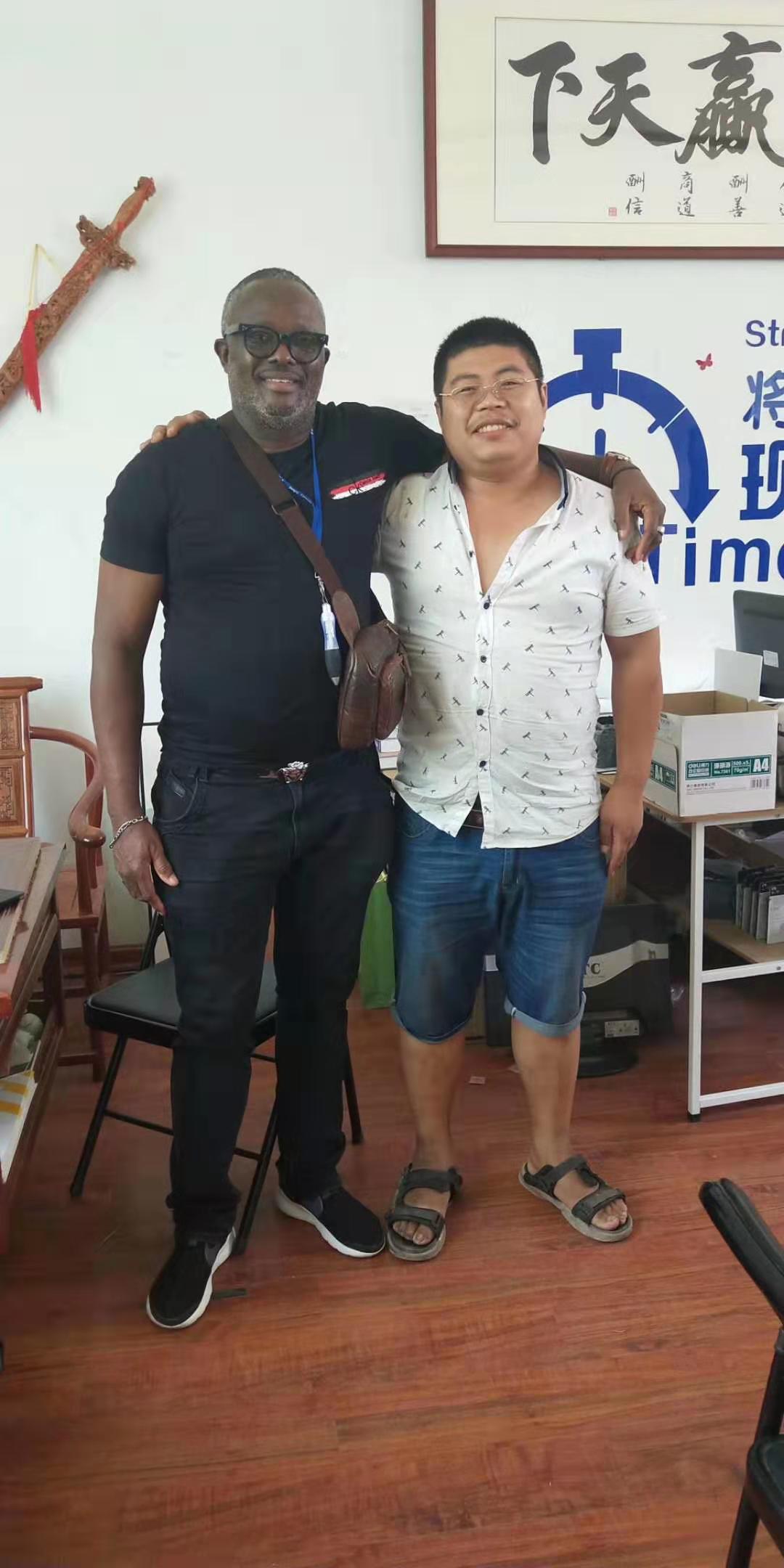 南非經(jīng)銷商來我廠采購(gòu)設(shè)備